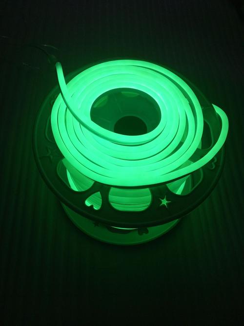 區(qū)順勢達電腦圖文設計中心提供的關于led柔性霓虹燈帶的產(chǎn)地位于廣東